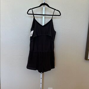 NWT Chaser Silk med Black Sleeveless Romper